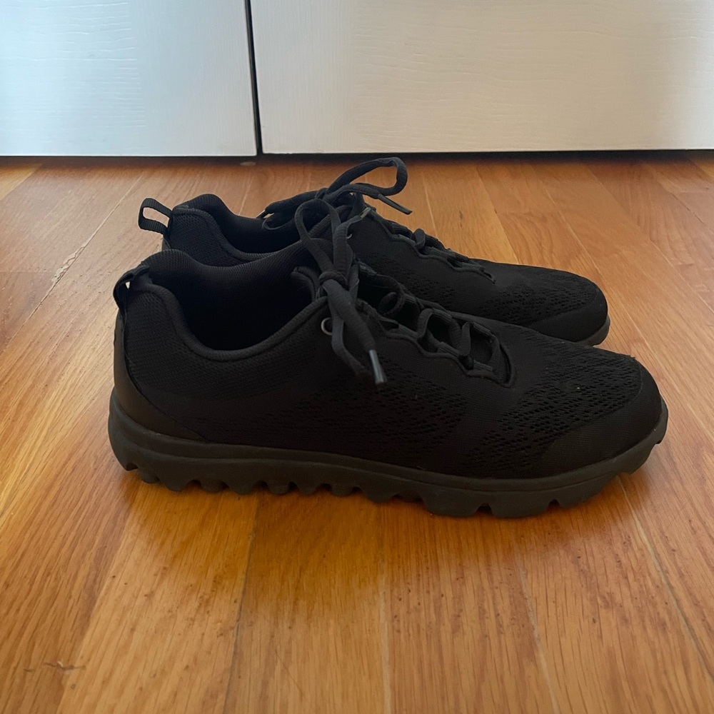 Women’s Propet non-slip sneaker - Picture 4 of 8